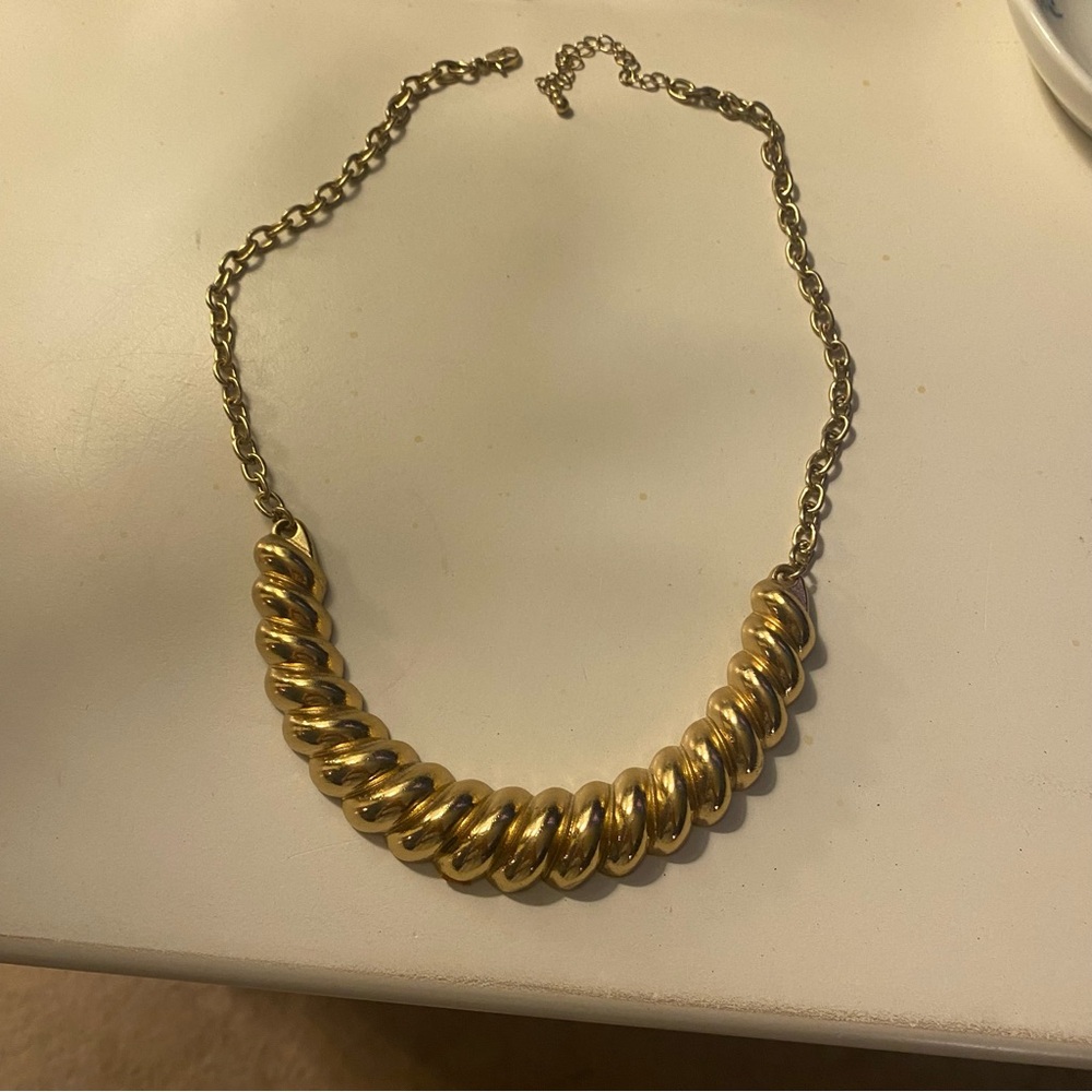 Vintage Gold Tone Chunky Necklace: Adjustable Swirl Collar